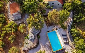 Holiday Estate 